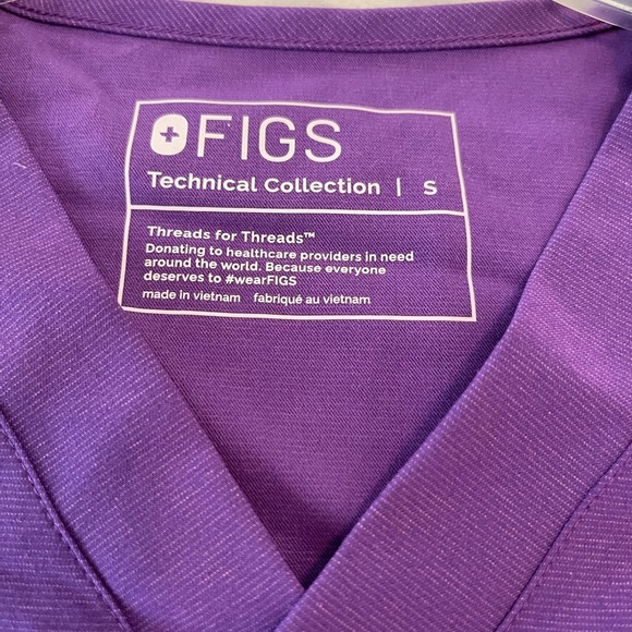 FIGS Leon Mens Scrub Top S digital grape color like new condition - Picture 5 of 7